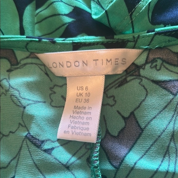 London Times Floral Wrap Dress in Green - Picture 7 of 8